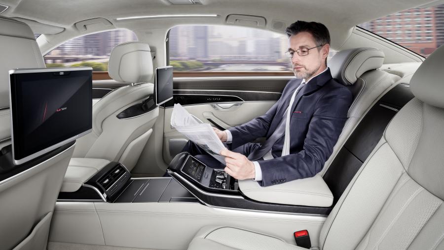 Интерьер Audi A8 L 55 TFSI Quattro (D5) 2017 года  (WW) (фото 37 из 116)